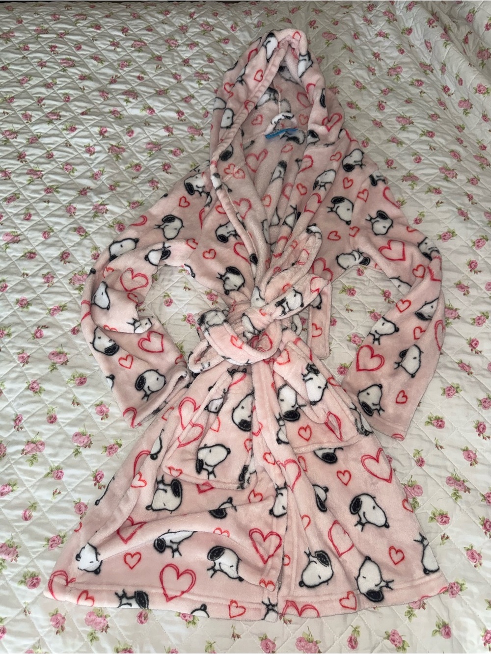 Peanuts Pink Heart-Print Plush Robe with Snoopy Accents